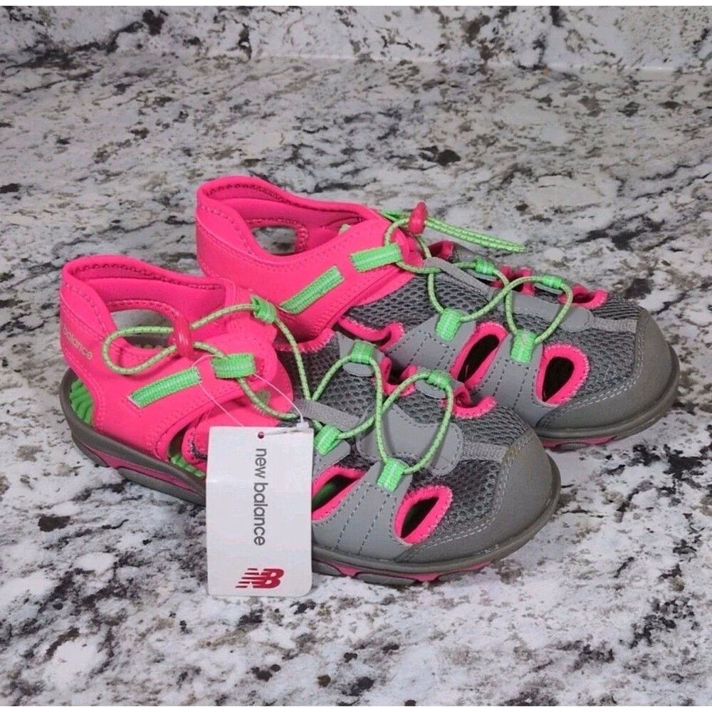 The NWT New Balance Kid's Size 4 Adirondack Hiking Water Sandal